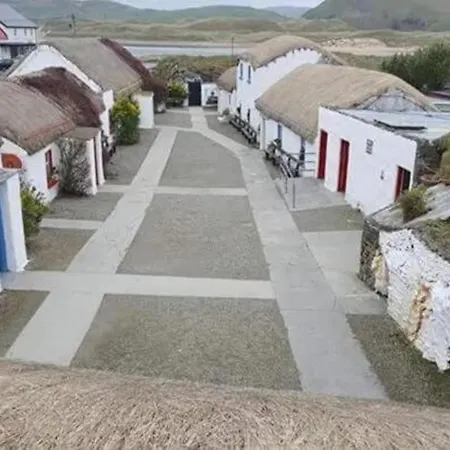 Hébergement de vacances Sleeps 4 With Parking And Sea Views